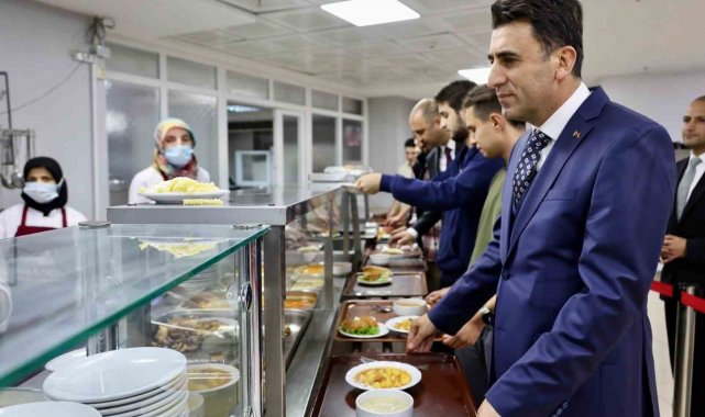 KYK yurdunda öğrencilerle bir araya geldi