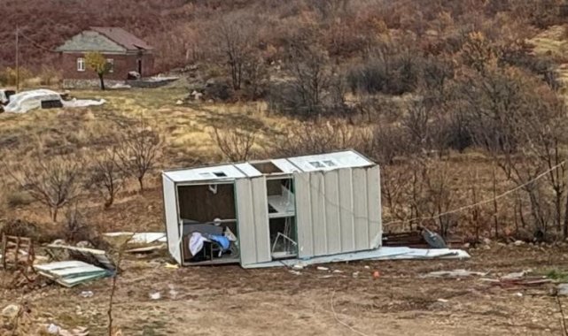 Malatya'da şiddetli fırtına konteyneri uçurdu
