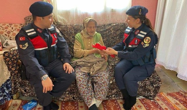 Manisa jandarması kimsesizlerin kimsesi oluyor