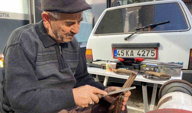 Manisa'da bağ budama hazırlıkları başladı