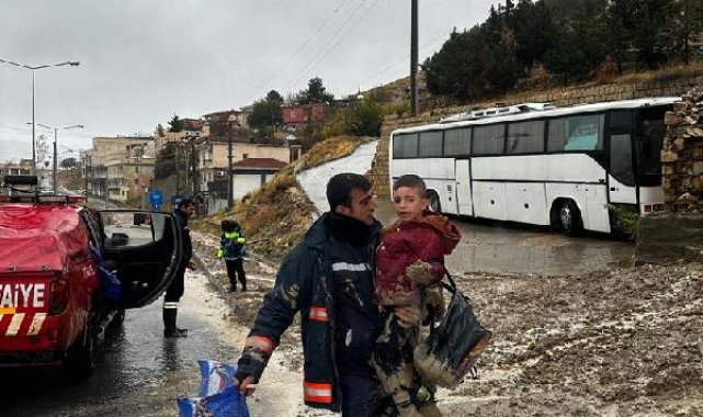 Mardin'de sağanak; 100 evi su bastı, istinat duvarı yıkıldı
