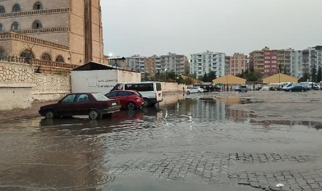 Mardin'de sağanak; cadde ve sokaklar suyla doldu