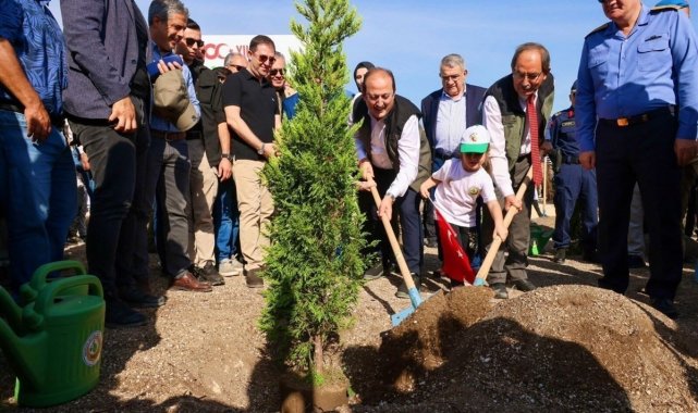 Mersin'de 'Milli Ağaçlandırma Günü'nde fidanlar toprakla buluştu