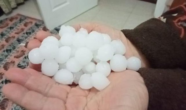 Mersin'in yüksek kesimlerine bilye büyüklüğünde dolu yağdı