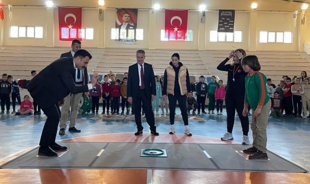 Milli spor tescilli Hemsball, Buharkent'te tanıtıldı