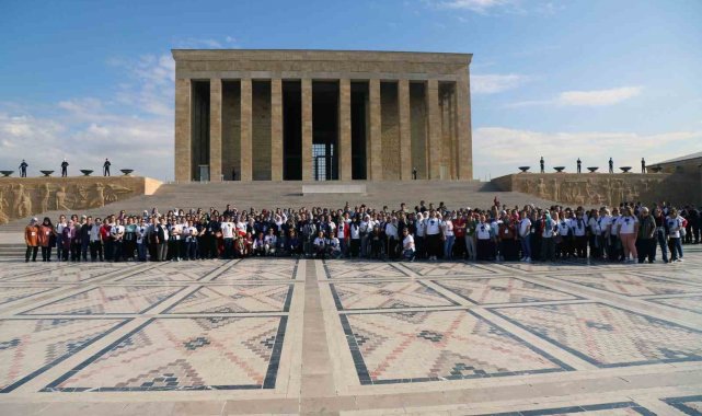 Muğlalı 255 kadın Anıtkbir'i ziyaret eti