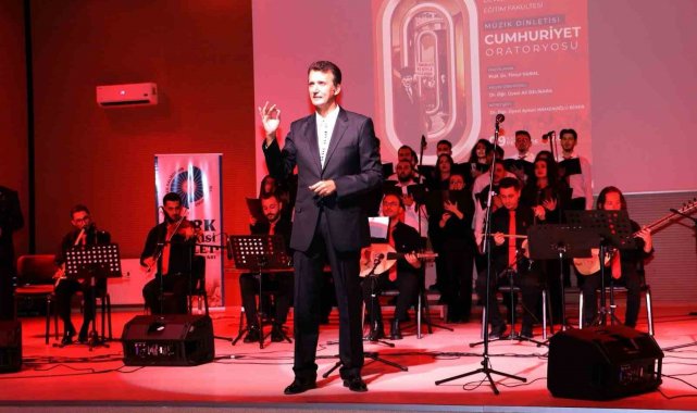 Niğde'de cumhuriyetin 100. yılına özel oratoryo sahnelendi