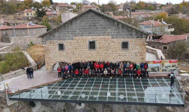 Niğde'de öğretmenler geleneksel doğa yürüyüşüne katıldı