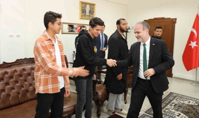 Niğde'de okuyan Filistinli öğrencileri Rektör Uslu ağırladı