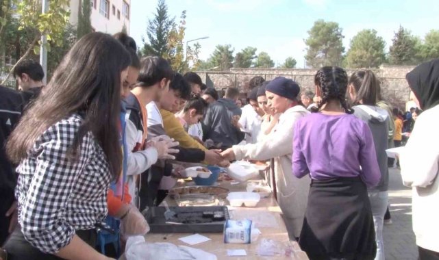 Öğrenciler ve öğretmenlerden duyarlı davranış