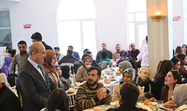 Oğuzeli'nde öğretmenler yemek programında bir araya geldi