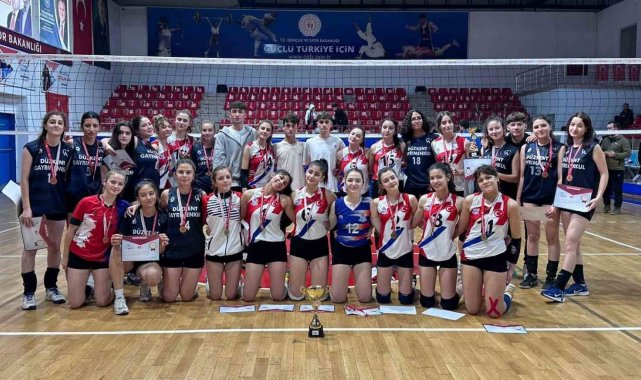 Okul sporlarında gençler mücadelesi sürüyor