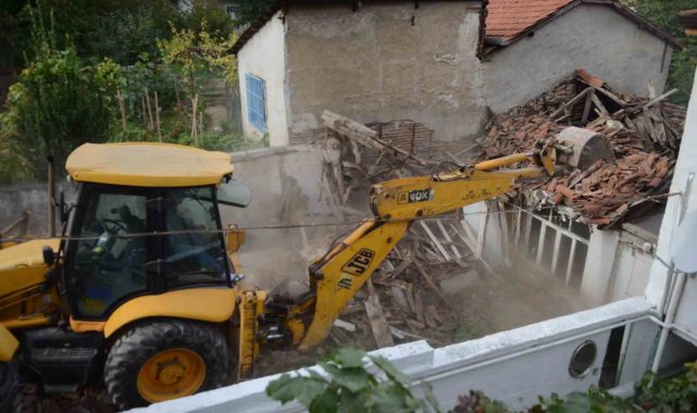 Osmangazi'de metruk binalar bir bir yıkılıyor