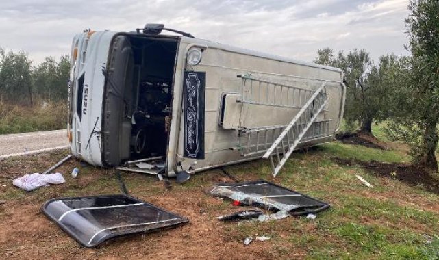 Osmaniye'de servis midibüsü devrildi: 2 yaralı