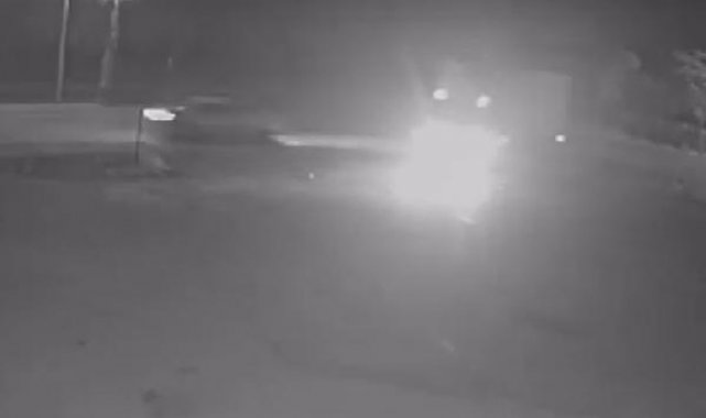 Otomobilin TIR'a çarptığı kaza kamerada; 1 yaralı