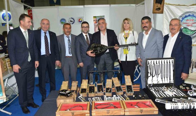 Özakalın, Yörex'te konuklarını ağırladı, stantları ziyaret etti
