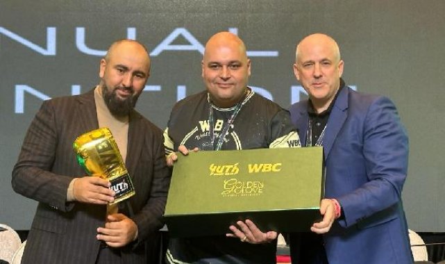 Özbekistan'da şampiyon boksörlerin gala gecesi