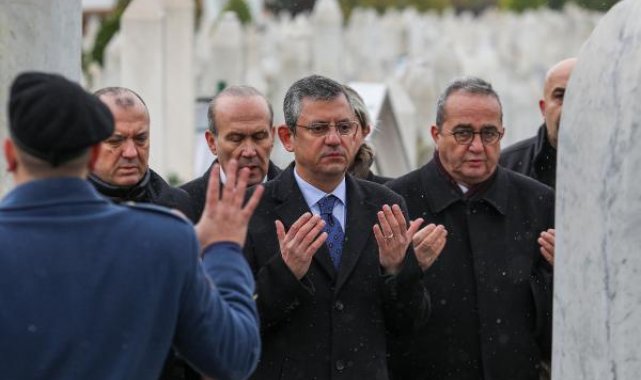 Özel, İzzetbegoviç'in anıt mezarını ziyaret etti