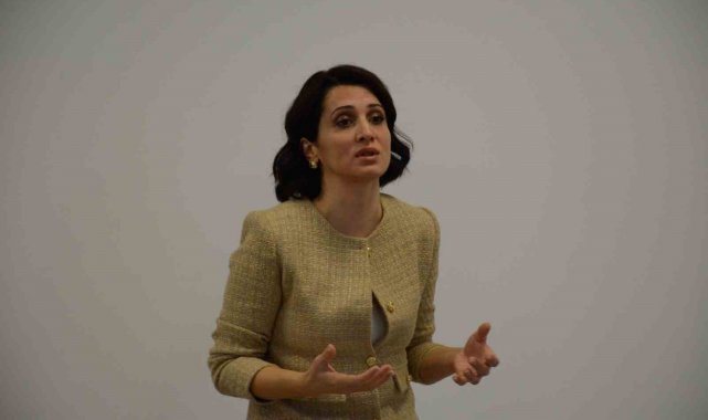 Öztürk "Özgeçmiş bir sayfayı geçmemeli"