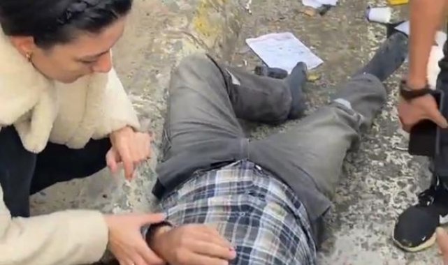 Pendik'te şoförünün direksiyon hakimiyetini kaybettiği kamyon caddeden alt yola düştü