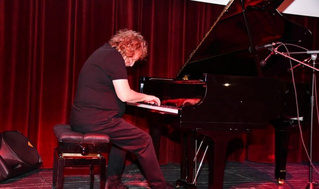 Piyanist Tuluyhan Uğurlu'dan piyano resitali