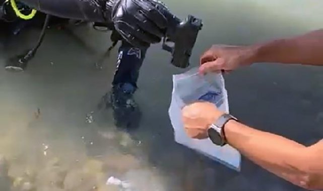 Polisten kaçarken baraj gölüne attığı ruhsatsız tabancayı dalgıçlar buldu