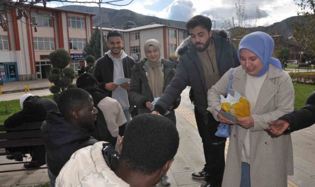 Prof. Dr. Sönmez, "Gazze'deki birçok çocuk yaşama hakkına dahi kavuşamıyor" dedi.