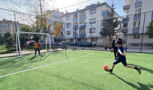 Pursaklar Belediye Başkanı Çetin'den ödüllü penaltı atışı