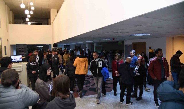 Pursaklar'da "Siyahlı Kadın" tiyatro oyunu kapalı gişe oynandı