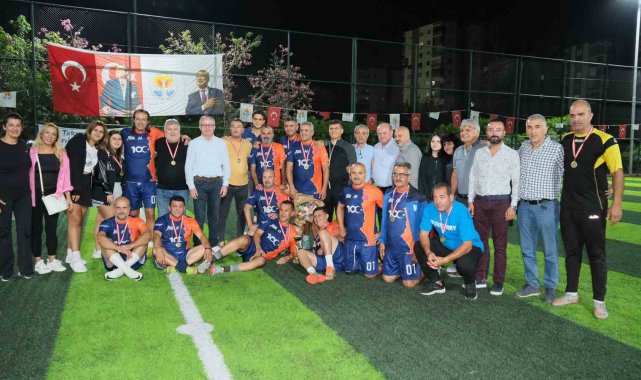 "Raftaki Kramponlar Turnuvası'nın" şampiyon, Adana Şöhretler takımı oldu