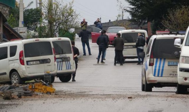 Rehin aldığı ortağını polis gelince bıraktı, tüfekle rastgele ateş açtı