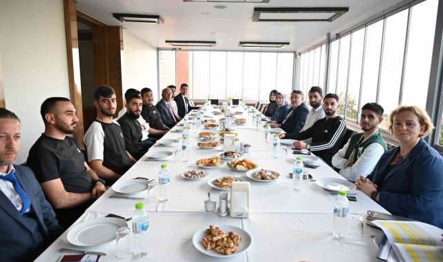 Rektör Özölçer, ZBEÜ'de Öğrenim Gören Filistinli öğrencilerle bir araya geldi