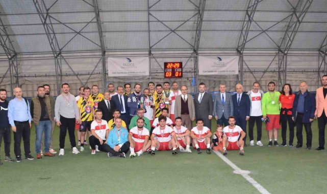 Rektörlük futbol takımı şampiyon oldu