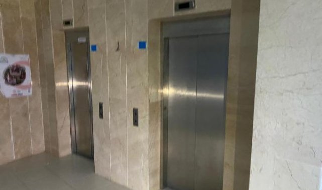 Rize'de KYK yurdunda zemine çakılan boş asansör panik yarattı