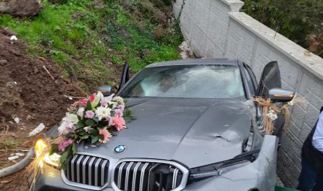 Samsun'da gelin arabası, boş araziye düştü; 2 yaralı