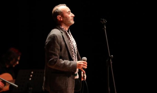 Şarkıcı Ömer Karaoğlu Başakşehir'de sahne aldı