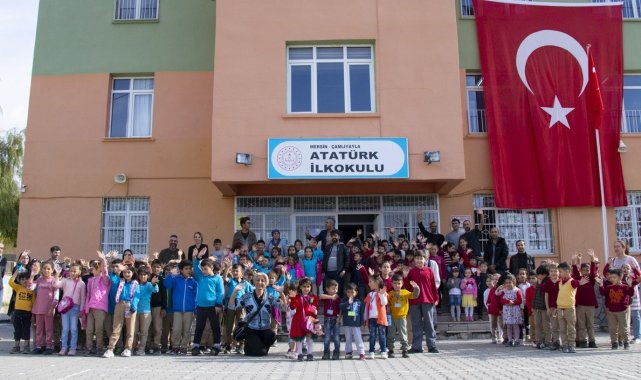 Şehir Tiyatrosu Çamlıyayla'da çocuklarla buluştu