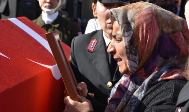 Şehit Piyade Sözleşmeli Er Özbek, son yolculuğuna uğurlandı