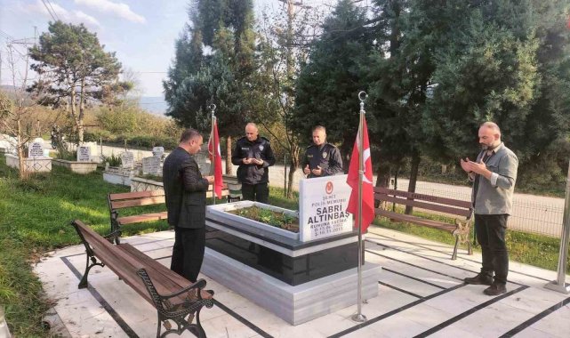 Şehit polisi meslektaşları mezarı başında andı