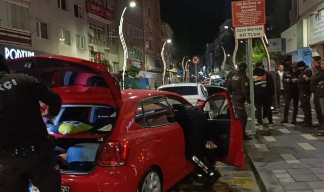 Şehrin en işlek noktasında gece denetimi: Araçlar didik didik arandı