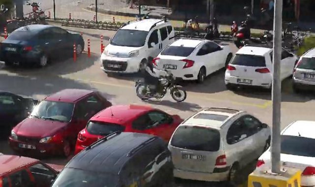 Sevgilisi gözcülük yaptı; motosiklet çalarken suçüstü yakalandı