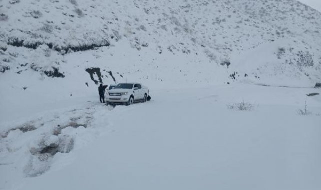 Siirt- Pervari kara yolunda mahsur kalan 8 araç kurtarıldı