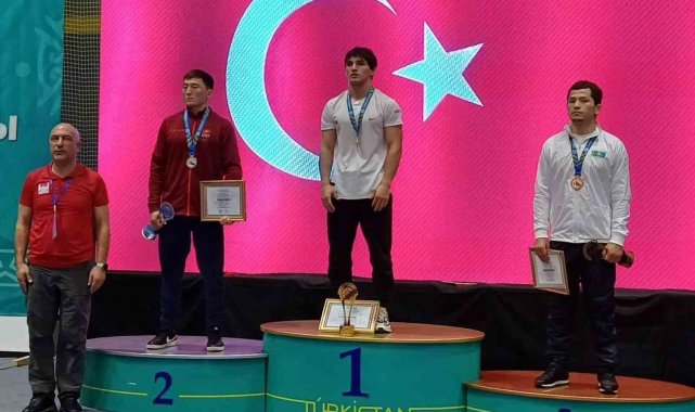 Siirt Üniversitesi öğrencisi güreşte şampiyon oldu