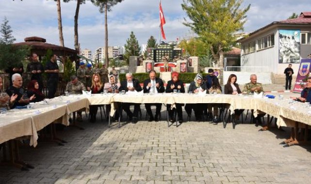 Siirt'te, helikopter kazasında şehit olan 17 asker için mevlit okutuldu