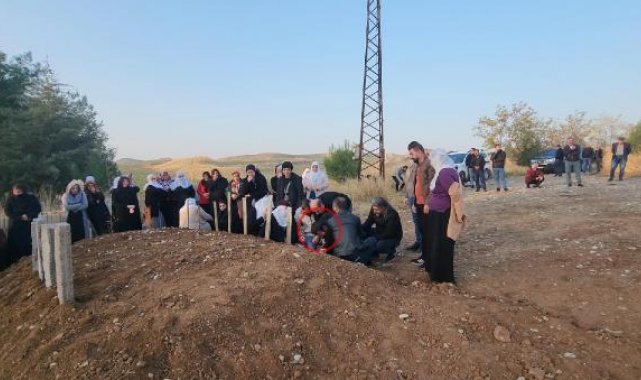 Siirt'te, kazada alev alan otomobilde ölen anne ve 5 çocuğu, yan yana toprağa verildi