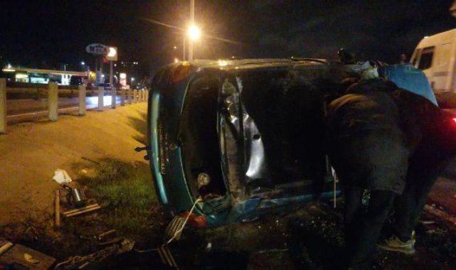 Silivri'de bariyerlere çarpan otomobil takla attı