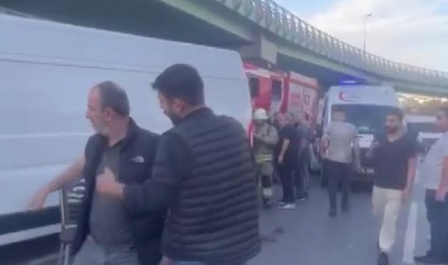 Şişli'de kapalı kasa minibüs park halindeki kamyona çarptı