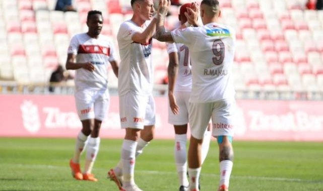 Sivasspor, Hopaspor'u 4-0 yenerek bir üst tura yükseldi
