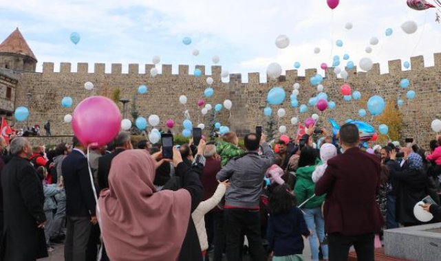 SMA hastası Eymen için gerekli para toplandı; aile ile gönüllüler balon uçurdu