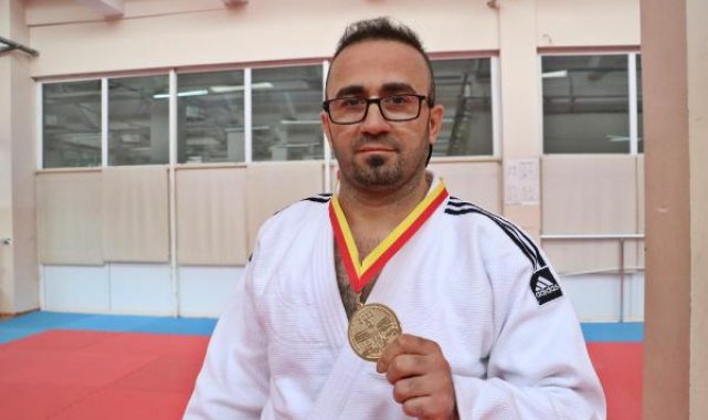 Sokakta keşfettiği öğrencisi gibi kendi de judoda Balkan şampiyonu oldu